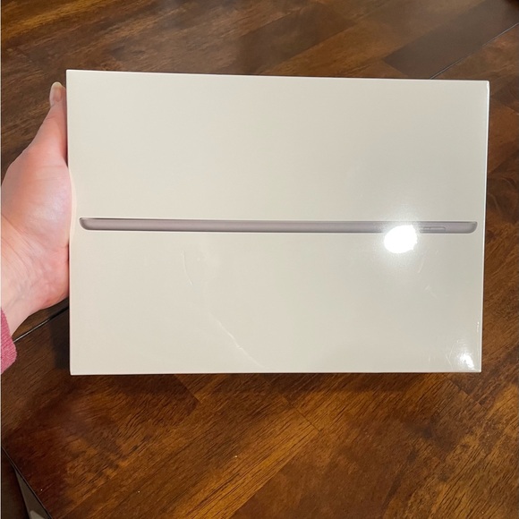 Apple iPad 9th Generation - Picture 4 of 13